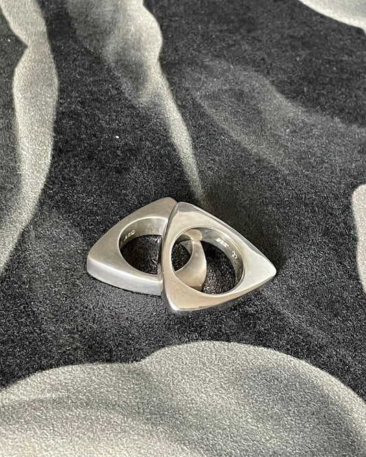 Piano Triangle Ring