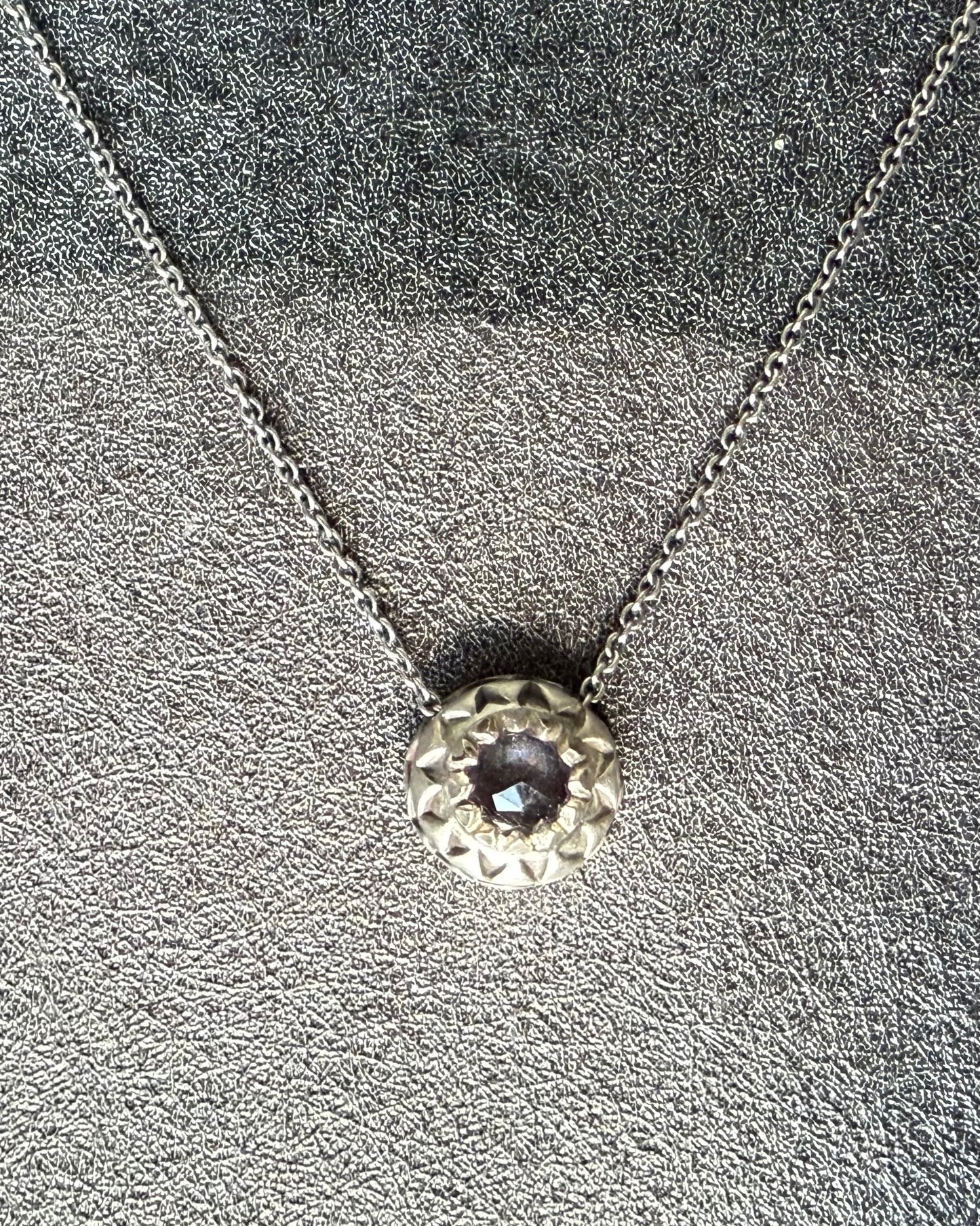 Eskel Pendant